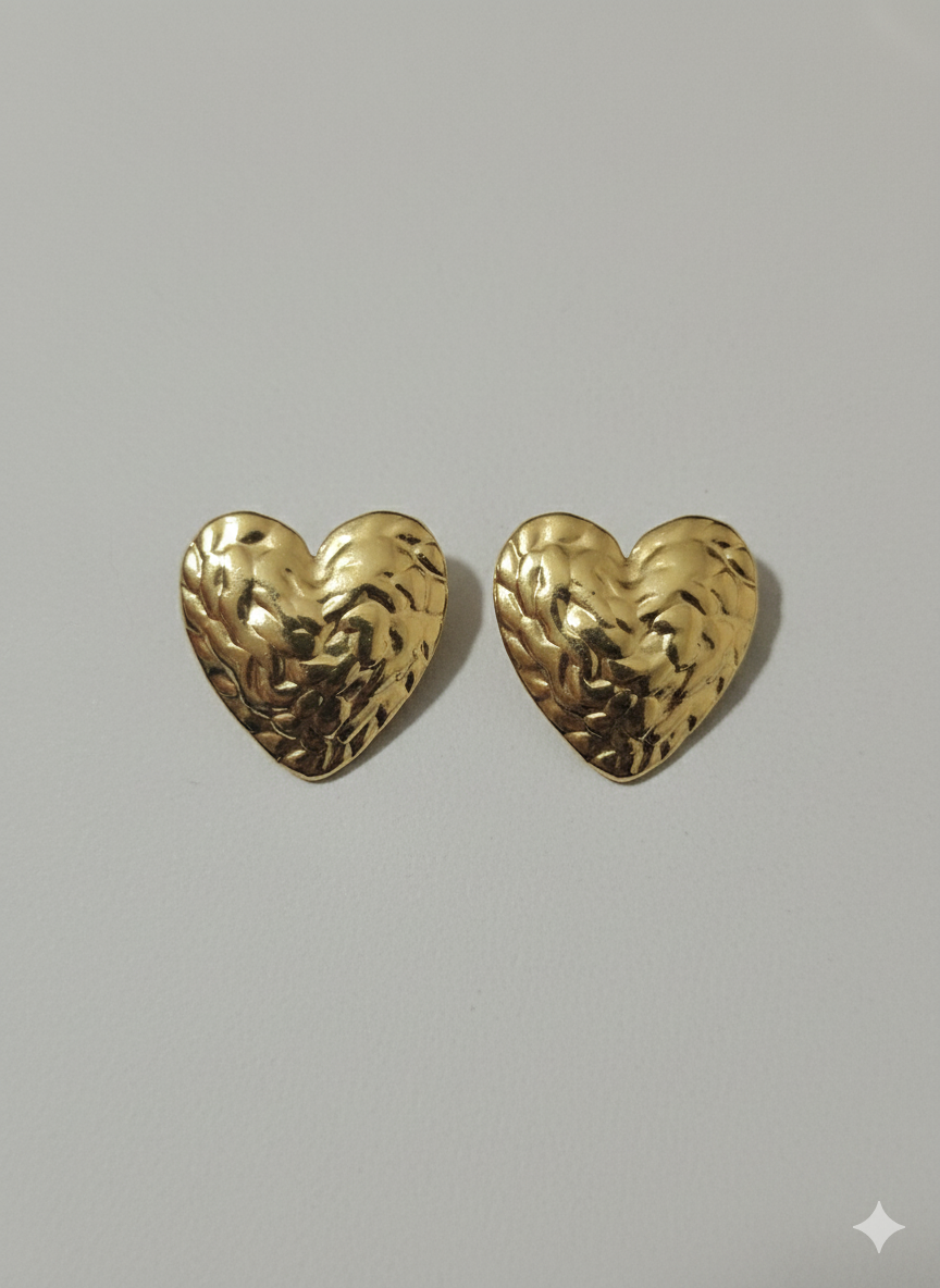 Vintage-Inspired Hammered Heart Stud Earrings – 18K Gold Plated Stainless Steel