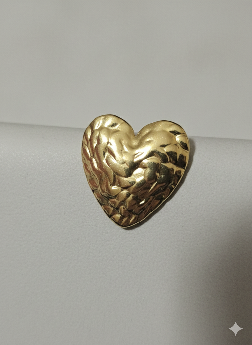 Vintage-Inspired Hammered Heart Stud Earrings – 18K Gold Plated Stainless Steel