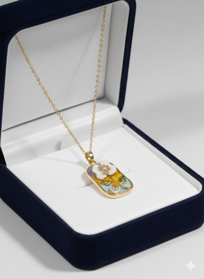 18K Gold Plated Stainless Steel Vintage Floral Pendant Necklace